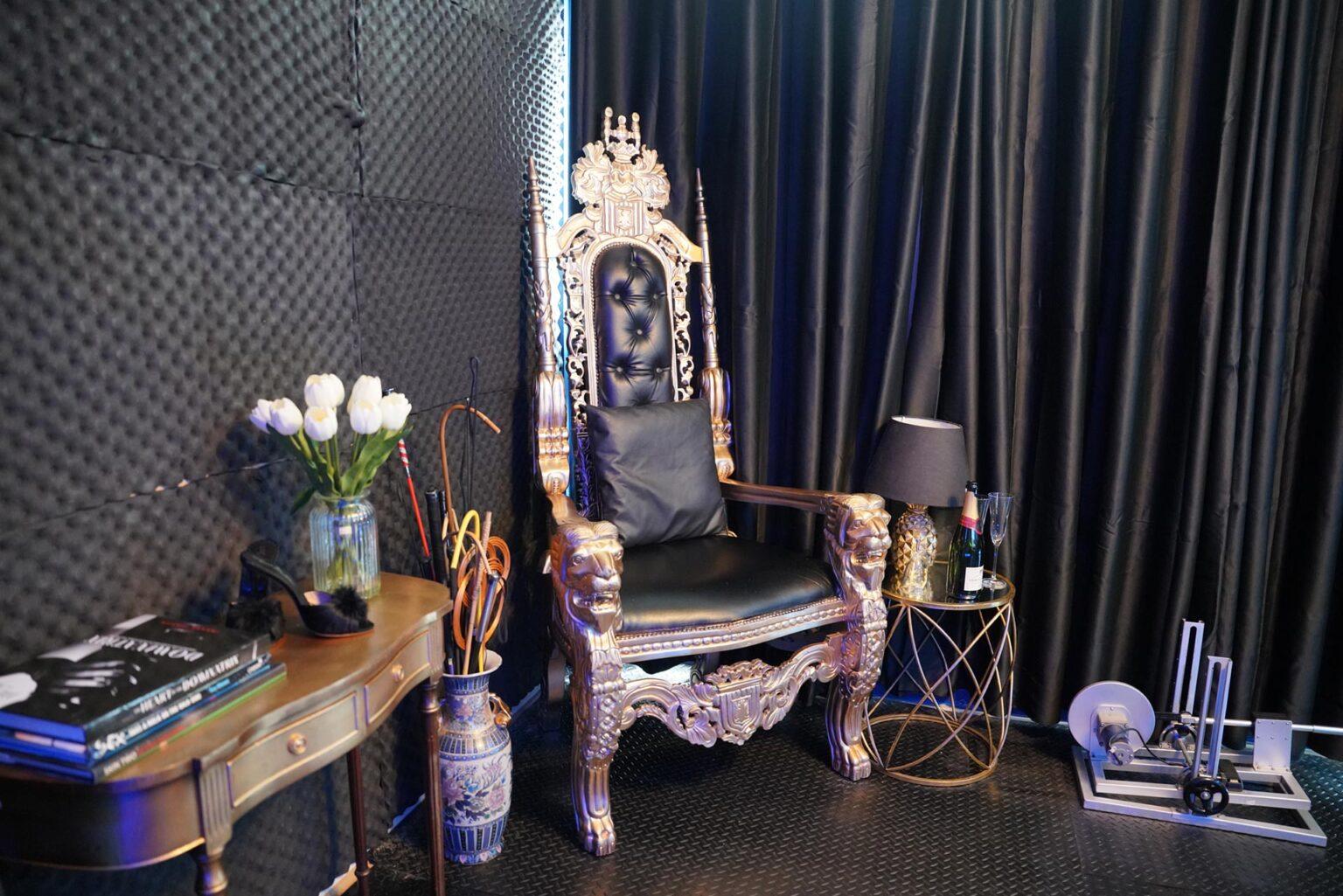The silver/black Rococo throne chair in The Primary Chambers