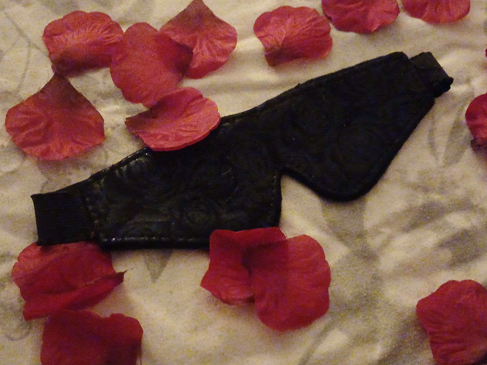 Bondage Boutique Black Rose Blindfold Review: Is It Worth It?
