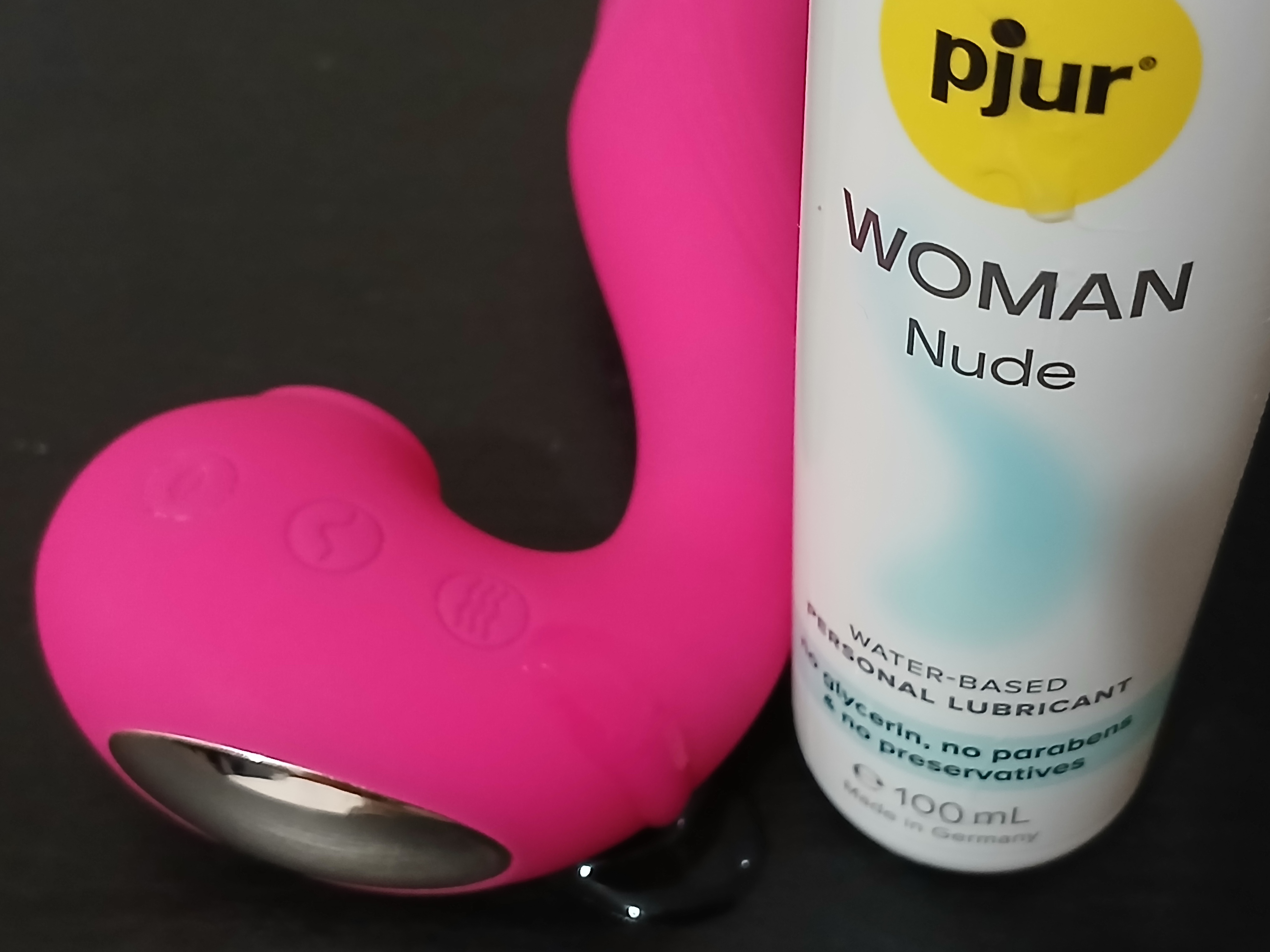Pjur WOman Nude lubricant with sex toy